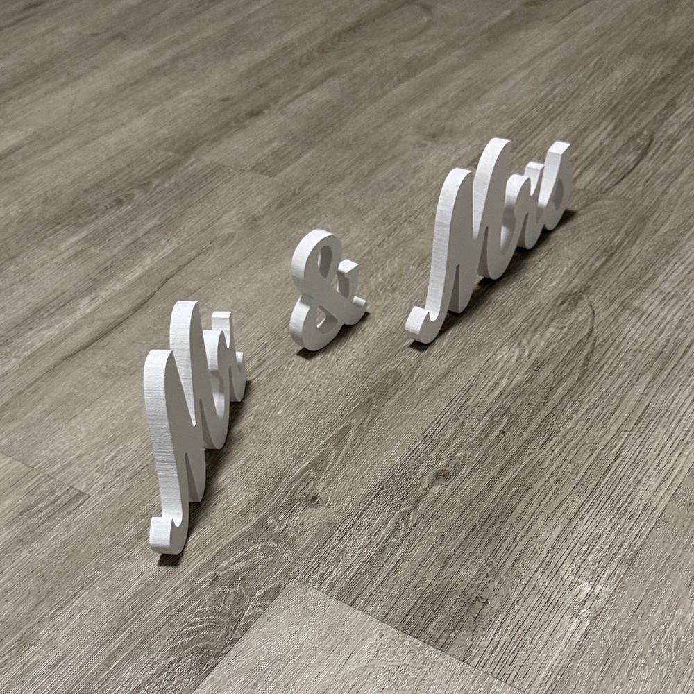 ***2/$15*** Chic White 'Mr & Mrs' Sign